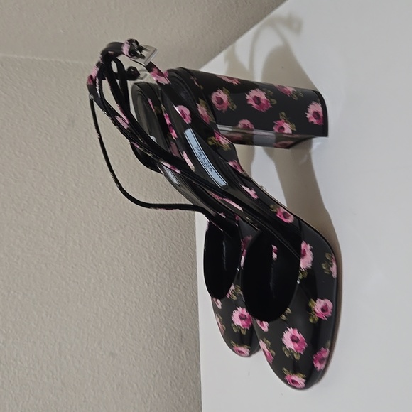 Prada shoes - Picture 3 of 9